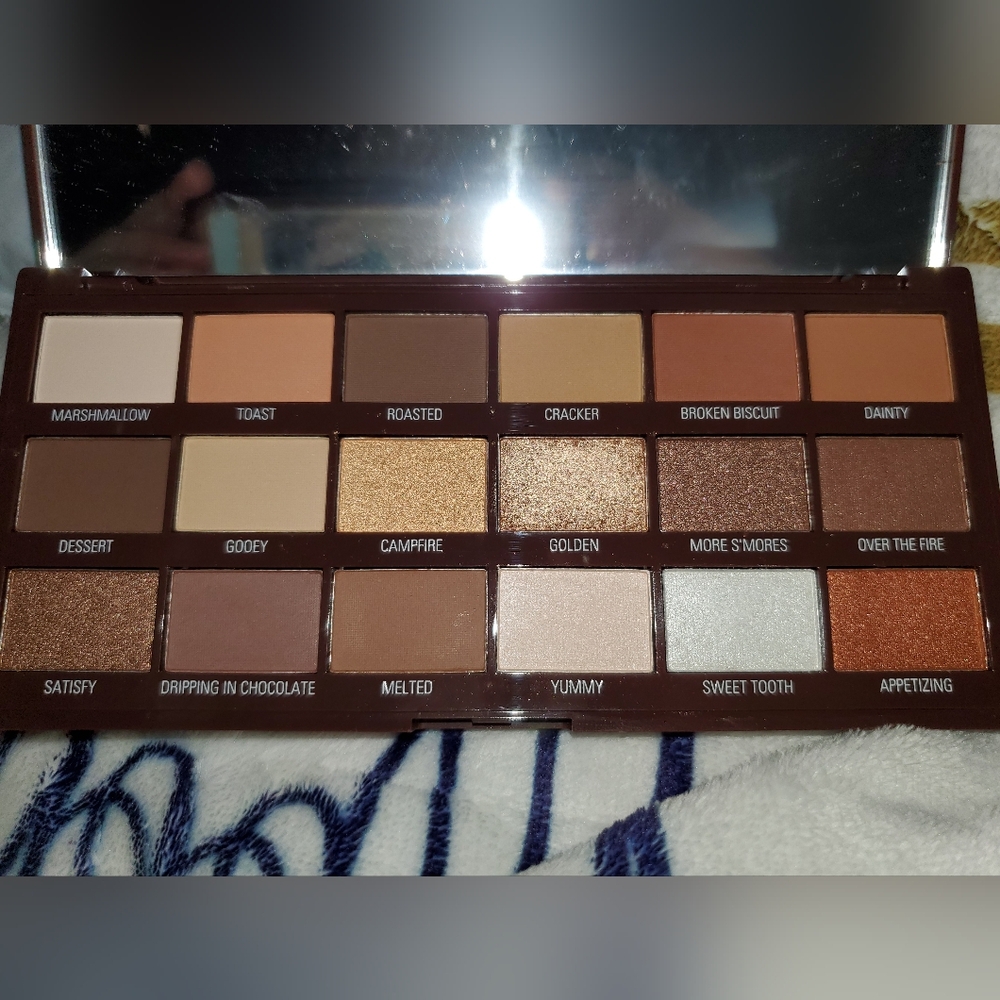 I Heart Revolution Eye Shadow Makeup Palette ( S'mores EDITION) Brand New.